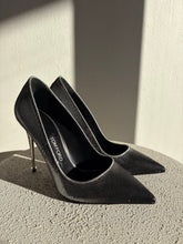 Load image into Gallery viewer, Tom Ford - Sequin Point Heels - Silver - 40
