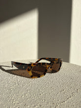 Load image into Gallery viewer, Pared - Dawn &amp; Dusk Sunglasses - Tortoise Shell/Brown Lens - RRP$26
