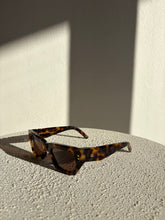 Load image into Gallery viewer, Pared - Dawn &amp; Dusk Sunglasses - Tortoise Shell/Brown Lens - RRP$26
