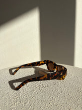 Load image into Gallery viewer, Pared - Dawn &amp; Dusk Sunglasses - Tortoise Shell/Brown Lens - RRP$26
