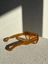 Load image into Gallery viewer, Pared x Bec &amp; Bridge  - Big Mumma Sunglasses - Caramel - RRP$260

