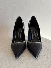 Load image into Gallery viewer, Tom Ford - Sequin Point Heels - Silver - 40
