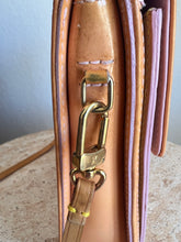 Load image into Gallery viewer, Vintage Louis Vuitton - Mott Vernis Pouchette Bag - Peach  - S

