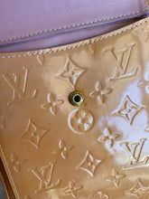 Load image into Gallery viewer, Vintage Louis Vuitton - Mott Vernis Pouchette Bag - Peach  - S
