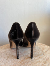 Load image into Gallery viewer, Jimmy Choo - Lizard Printed Velvet Heels - Brown - 39 - RRP$925
