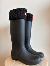 Load image into Gallery viewer, Hunter - Gumboots w socks - Black - 40/41
