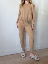 Load image into Gallery viewer, Venroy - Cashmere Lounge Sweater &amp; Pants Set - Camel - M
