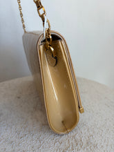 Load image into Gallery viewer, Louis Vuitton - Ana Vernis Clutch w Chain - Patent Beige - S
