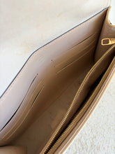 Load image into Gallery viewer, Louis Vuitton - Ana Vernis Clutch w Chain - Patent Beige - S
