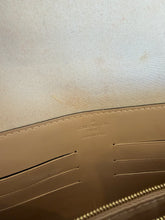 Load image into Gallery viewer, Louis Vuitton - Ana Vernis Clutch w Chain - Patent Beige - S
