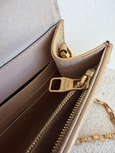 Load image into Gallery viewer, Louis Vuitton - Ana Vernis Clutch w Chain - Patent Beige - S
