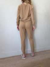 Load image into Gallery viewer, Venroy - Cashmere Lounge Sweater &amp; Pants Set - Camel - M
