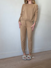 Load image into Gallery viewer, Venroy - Cashmere Lounge Sweater &amp; Pants Set - Camel - M
