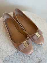 Load image into Gallery viewer, Salvatore Ferragamo - Vara Bow Ballet Flats - Patent Nude - 8
