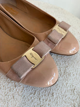 Load image into Gallery viewer, Salvatore Ferragamo - Vara Bow Ballet Flats - Patent Nude - 8
