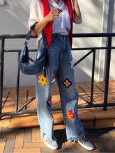Load image into Gallery viewer, Achock - Jeans w embroidery patches - Mid Denim - M
