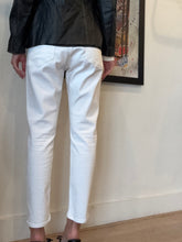 Load image into Gallery viewer, Rag &amp; Bone - Dre Slim Boyfriend Jeans - White - 28 - NWT - RRP$399
