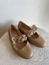 Load image into Gallery viewer, Rodo - Melita Leather Chain Ballet Flats - Tan - 39.5 - RRP$1,350
