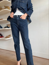 Load image into Gallery viewer, Levis - Wedgie Straight Jeans - Dark Denim - 28
