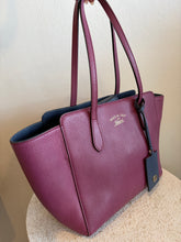 Load image into Gallery viewer, Gucci - 2000s Swing Leather Tote - Berry/Navy -M
