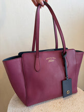 Load image into Gallery viewer, Gucci - 2000s Swing Leather Tote - Berry/Navy -M
