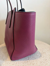 Load image into Gallery viewer, Gucci - 2000s Swing Leather Tote - Berry/Navy -M
