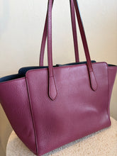 Load image into Gallery viewer, Gucci - 2000s Swing Leather Tote - Berry/Navy -M
