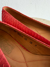 Load image into Gallery viewer, Salvatore Ferragamo - Python Ballet Flats w Bow  - Coral - 39
