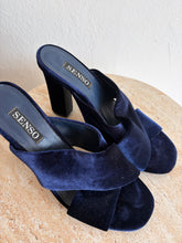 Load image into Gallery viewer, Senso - Velvet Crossover Block Heels - Navy - 40
