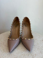 Load image into Gallery viewer, Valentino - Leather Rockstud Pump  - Poudre (Taupe) - 39
