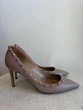 Load image into Gallery viewer, Valentino - Leather Rockstud Pump  - Poudre (Taupe) - 39
