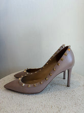Load image into Gallery viewer, Valentino - Leather Rockstud Pump  - Poudre (Taupe) - 39
