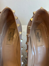 Load image into Gallery viewer, Valentino - Leather Rockstud Pump  - Poudre (Taupe) - 39
