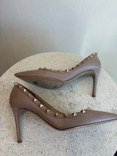 Load image into Gallery viewer, Valentino - Leather Rockstud Pump  - Poudre (Taupe) - 39
