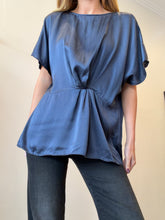 Load image into Gallery viewer, Morrison - SS Silk Top - Navy - 4
