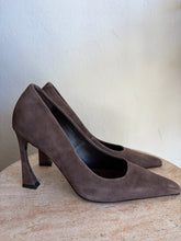Load image into Gallery viewer, Tony Bianco - Swish Pump - Espresso Suede - 7.5 - as new
