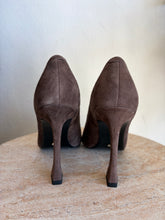Load image into Gallery viewer, Tony Bianco - Swish Pump - Espresso Suede - 7.5 - as new
