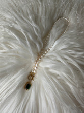 Load image into Gallery viewer, étheréé collection - Emerald pearly necklace
